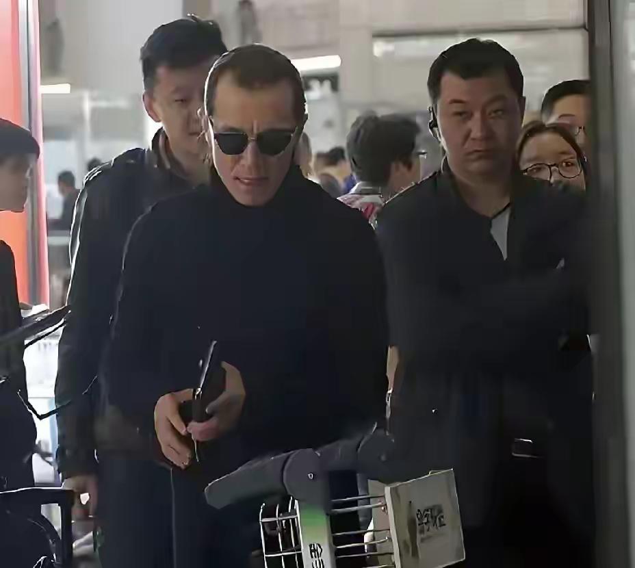前中央一位才子名嘴的真贵照片，他才华横溢，口齿伶俐，场控能力极强，天妒英才，可惜