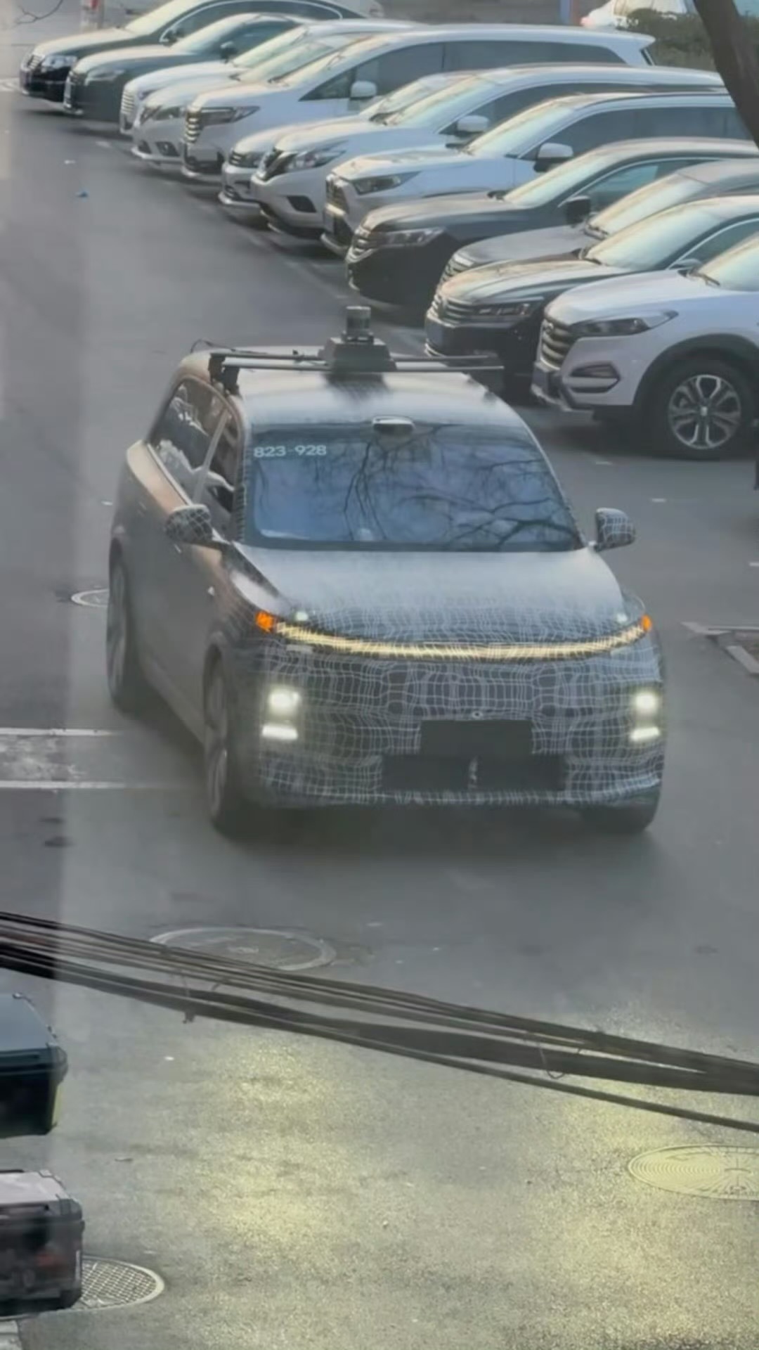 疑似2026款理想L9正面露出……披着伪装车衣，你们看出来外观改了哪吗？