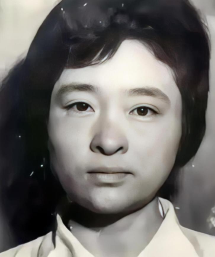 1975 年，她用 4.5 万公款包养了 7 个情夫，然而，整整十年，竟然没有一