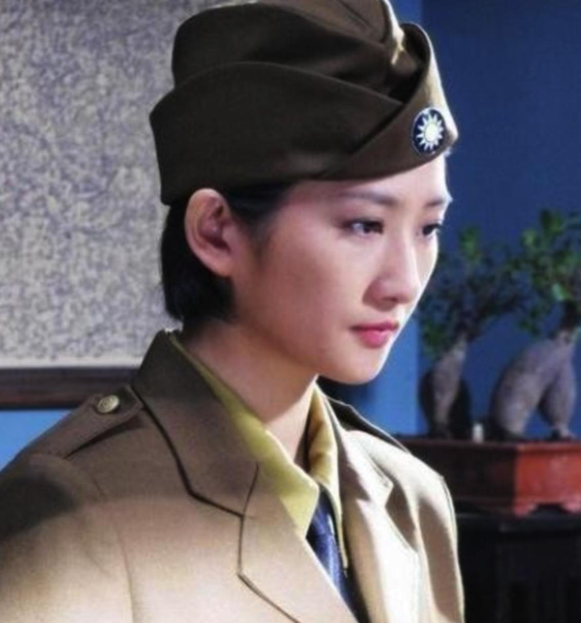 1938年，41岁戴笠借口加班，把秘书余淑衡带进卧房。他递上咖啡：“提提神！”她