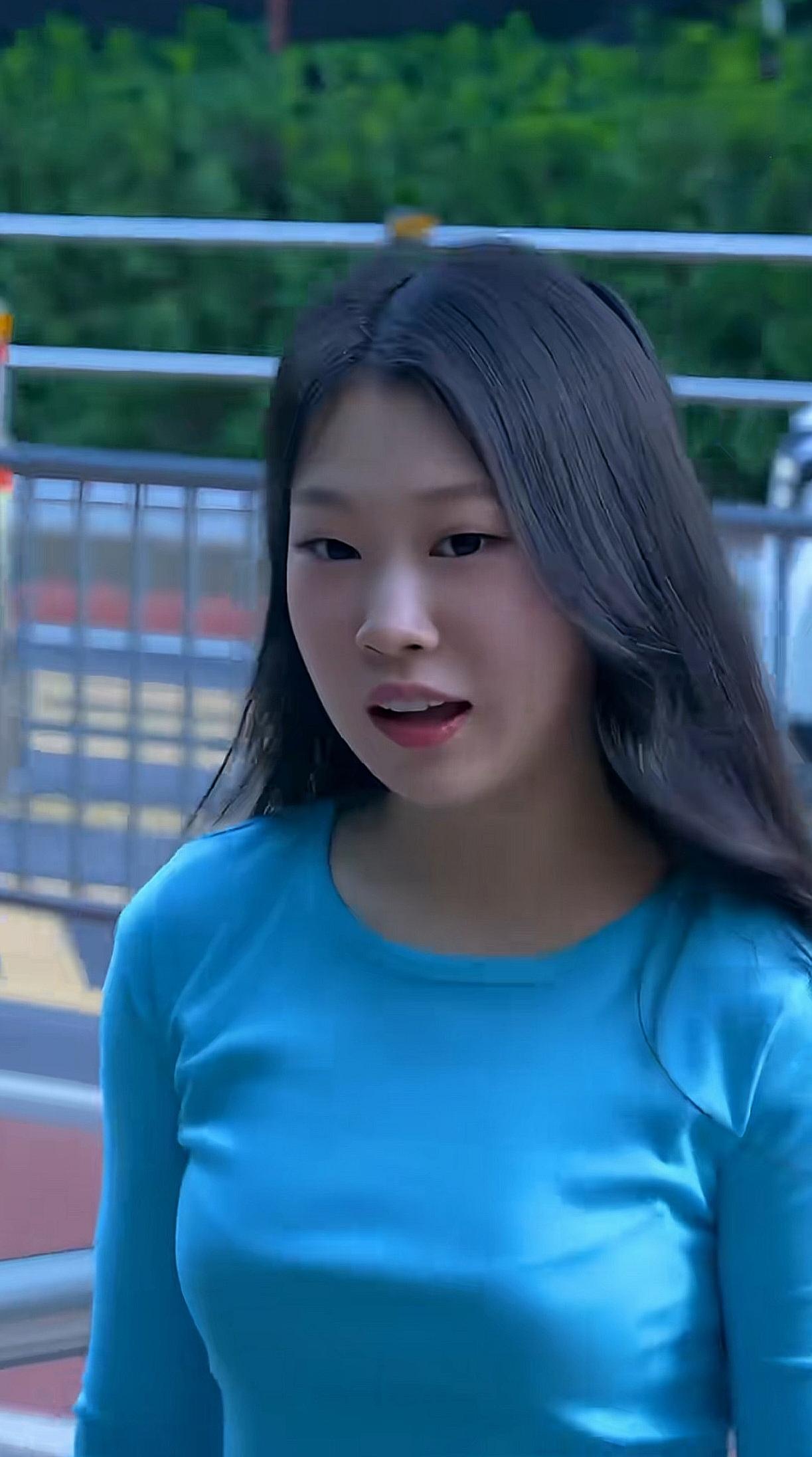 这个女孩看着怎么那么熟悉，又想不起来在哪见过！