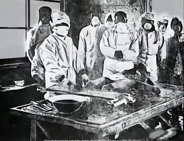 日本七三一部队设置五个部，各部分工明确。第一部是研究部，专门研究和培养有利于细菌