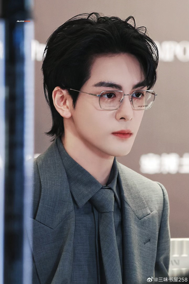 曾舜晞直播谈演员ai焦虑 时代在变，但好的表演永远需要一颗活人的心。曾舜晞直播里