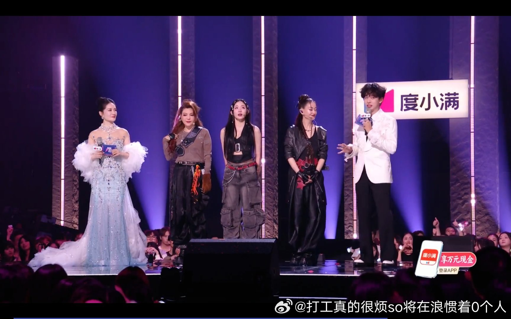 谢娜是真爱你老己了穿的裙子都挺好看的我服了这b人其实宣传演唱会就算了，关键找了嘉