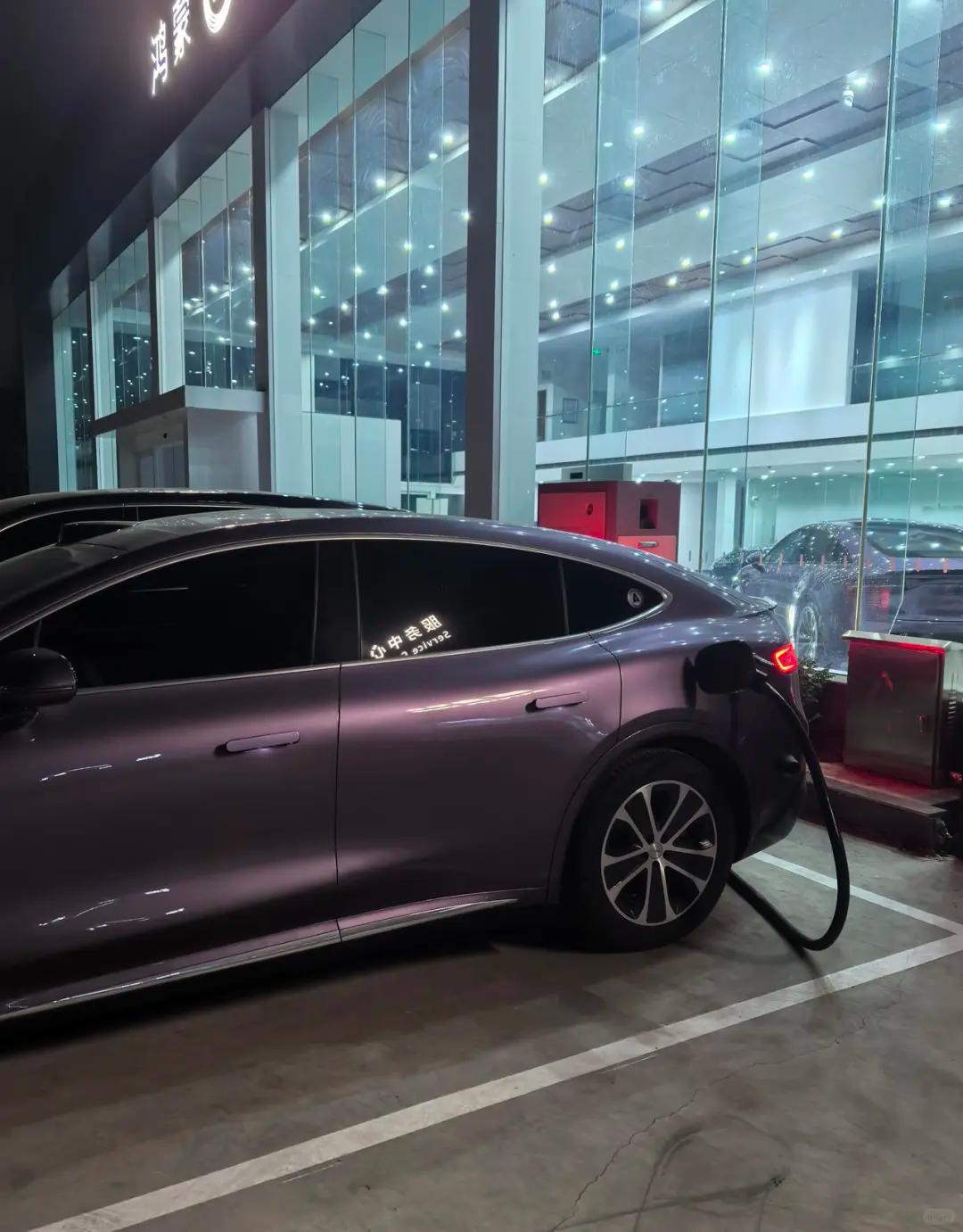 荒漠中的那盏灯，鸿蒙智行车主诠释“同行即守护”
一段真实记录在无人区进行的拖车救