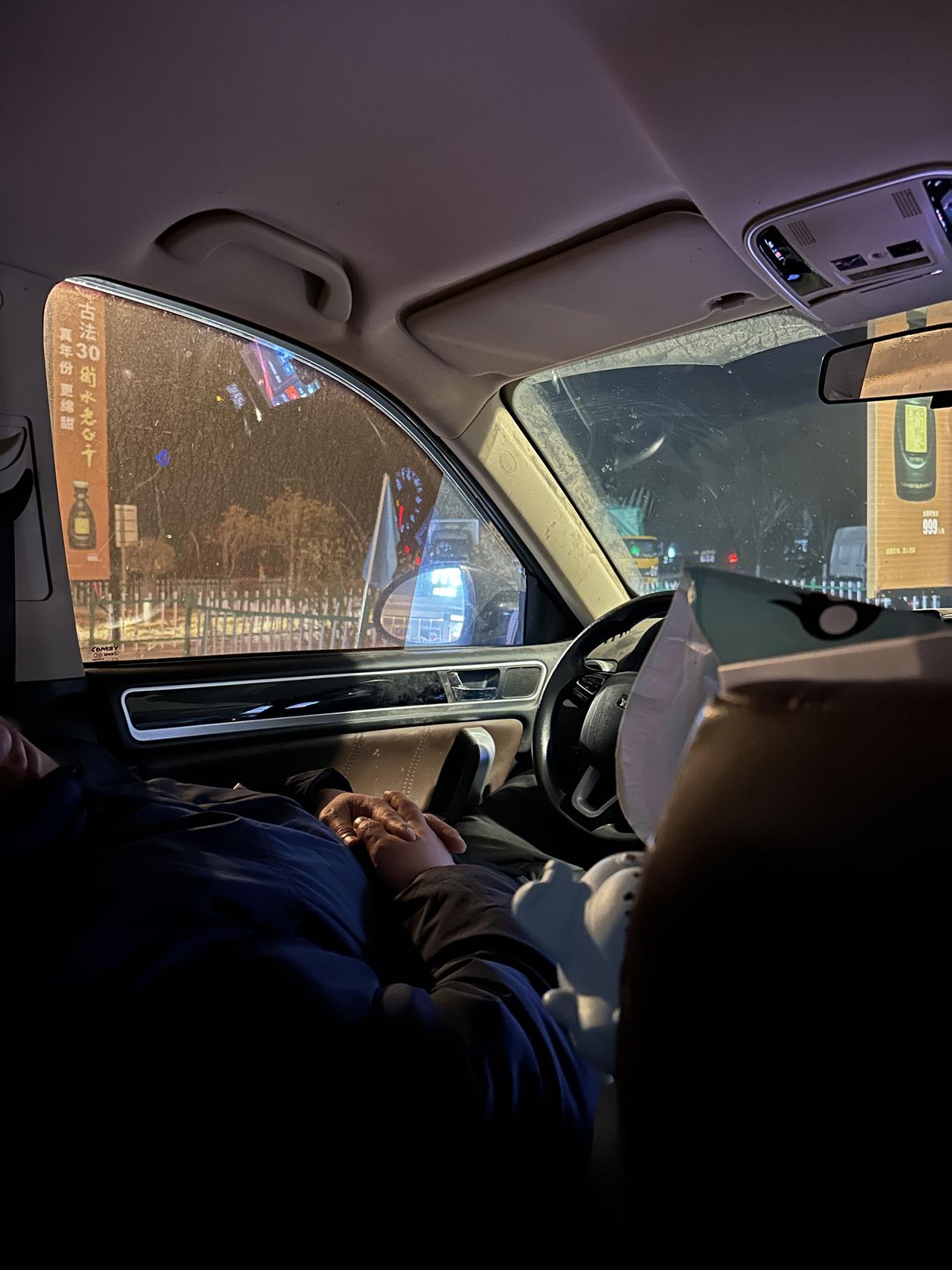 提前回老家过年啦！
本来计划的出发行程临时变动了，婆婆来电话说二姨家孙子办生日宴