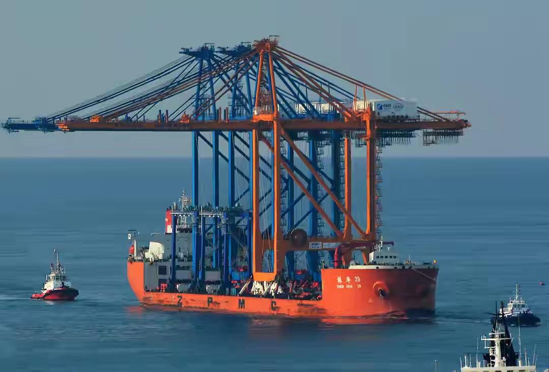 2万海里的"安全威胁"？
美国炒作振华起重机，自己都圆不回来
 

243米长的