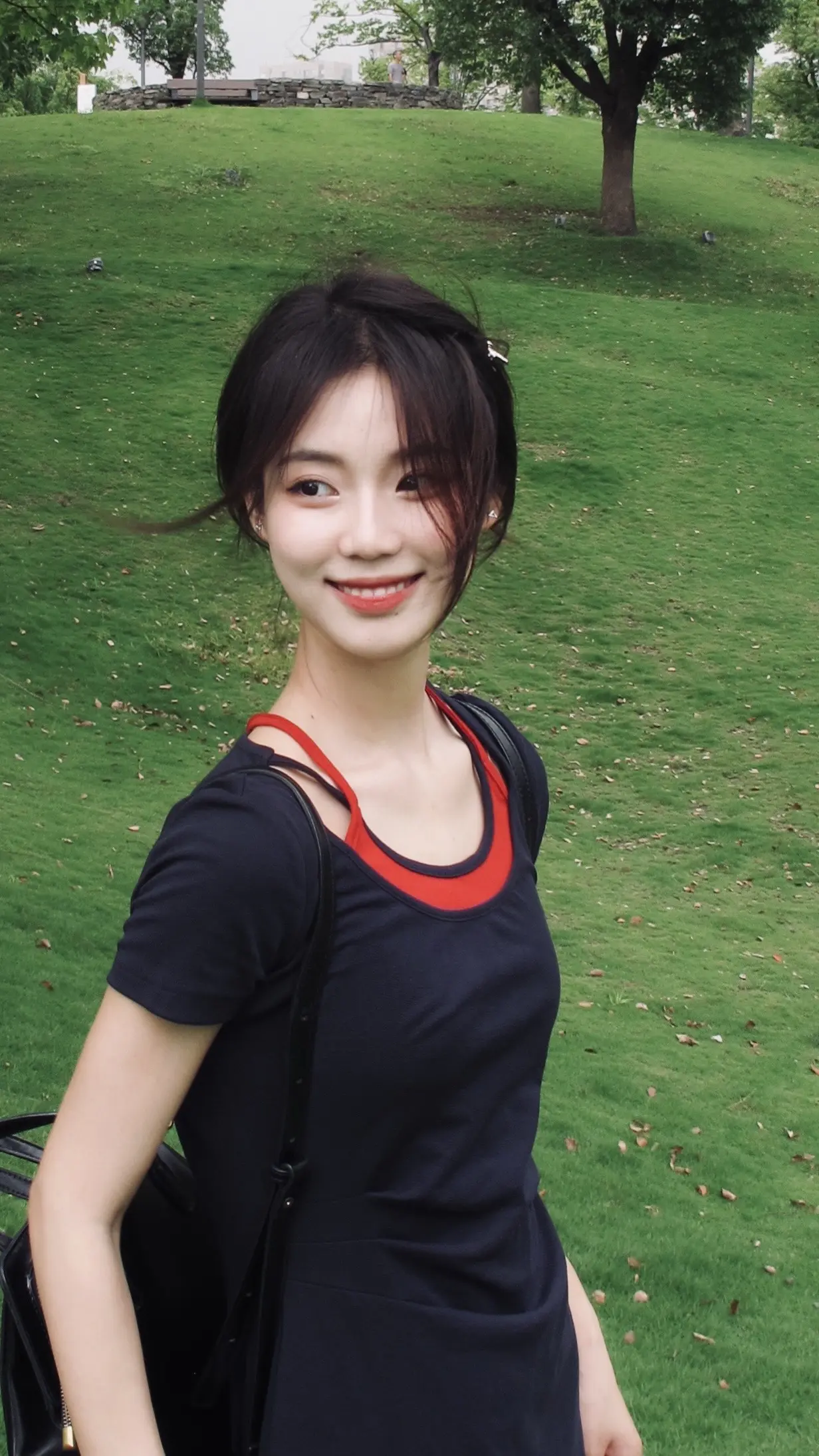 大树会拥抱每个抬头的人。
