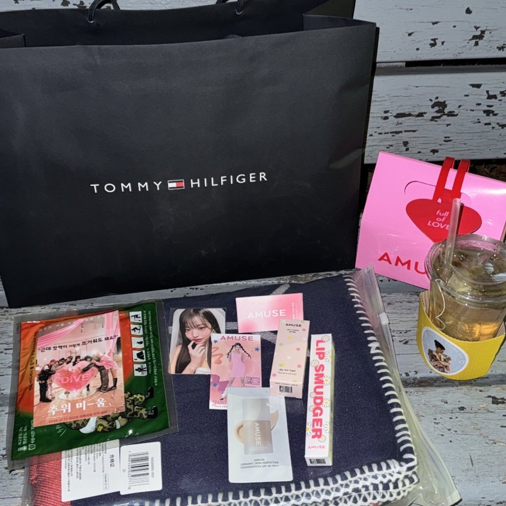 今天的逆应援全是元英的代言品牌Miu Miu - AMUSE - Tommy J