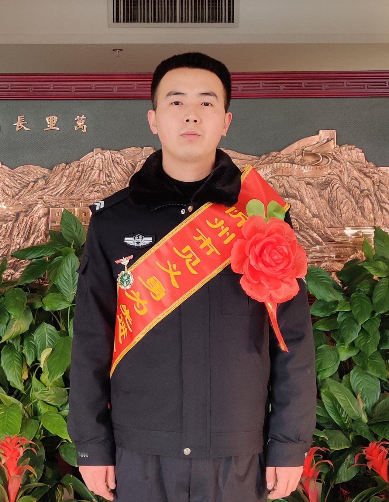 辅警见义勇为的认定工作，由行为发生地的见义勇为评定委员会负责调查核实并作出决定。