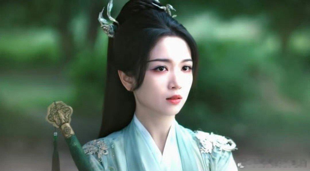 代露娃清冷古风美人谁被代露娃的司徒雪戳中了？清冷气质自带疏离感，却在叼叶子、倾身