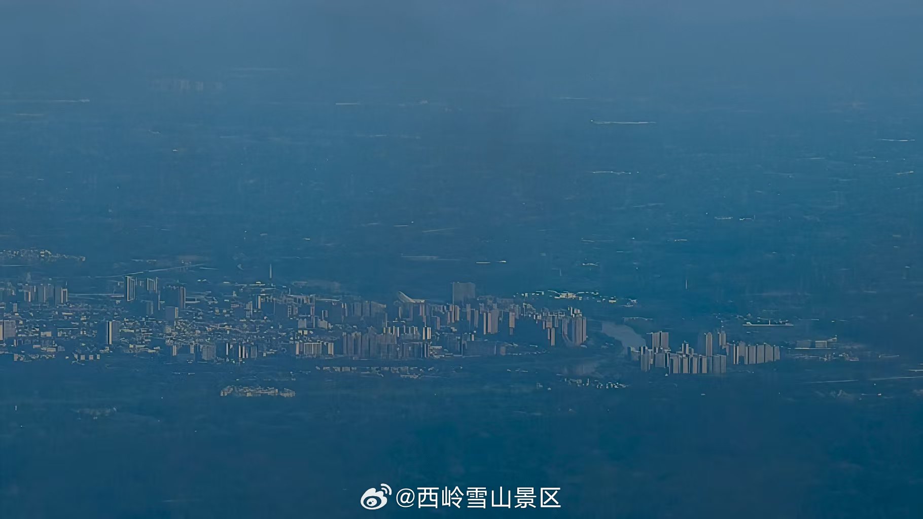 #雪山下的公园城市在成都之巅-西岭雪山，邂逅雪山下的公园城市自然与人文交织，绘成