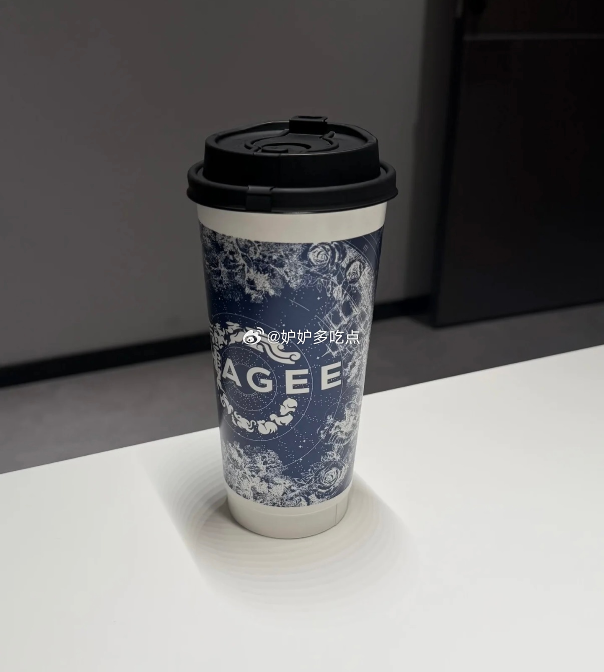 霸王茶姬买一送一听着确实是很诱人的活动，但对于不怎么喝奶茶的我来说还是觉得贵，真