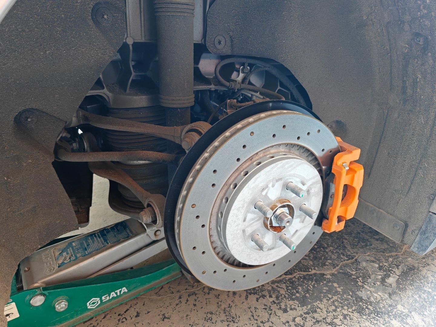 最后还是选了个50块的补胎，含泪搞定😭给大家提个醒小洞用普通贴片就够了贴片补不