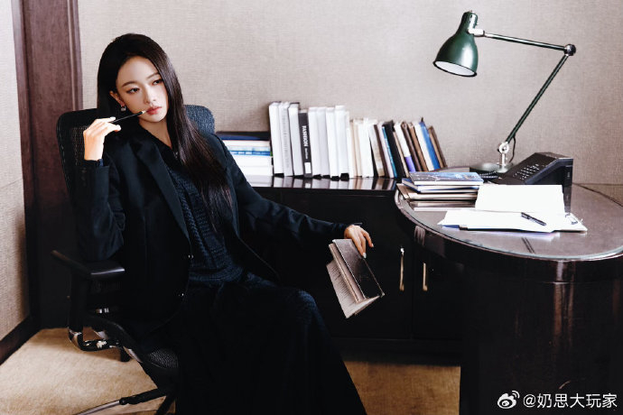 被ALLBLACK造型的吴谨言狠狠拿捏！ 