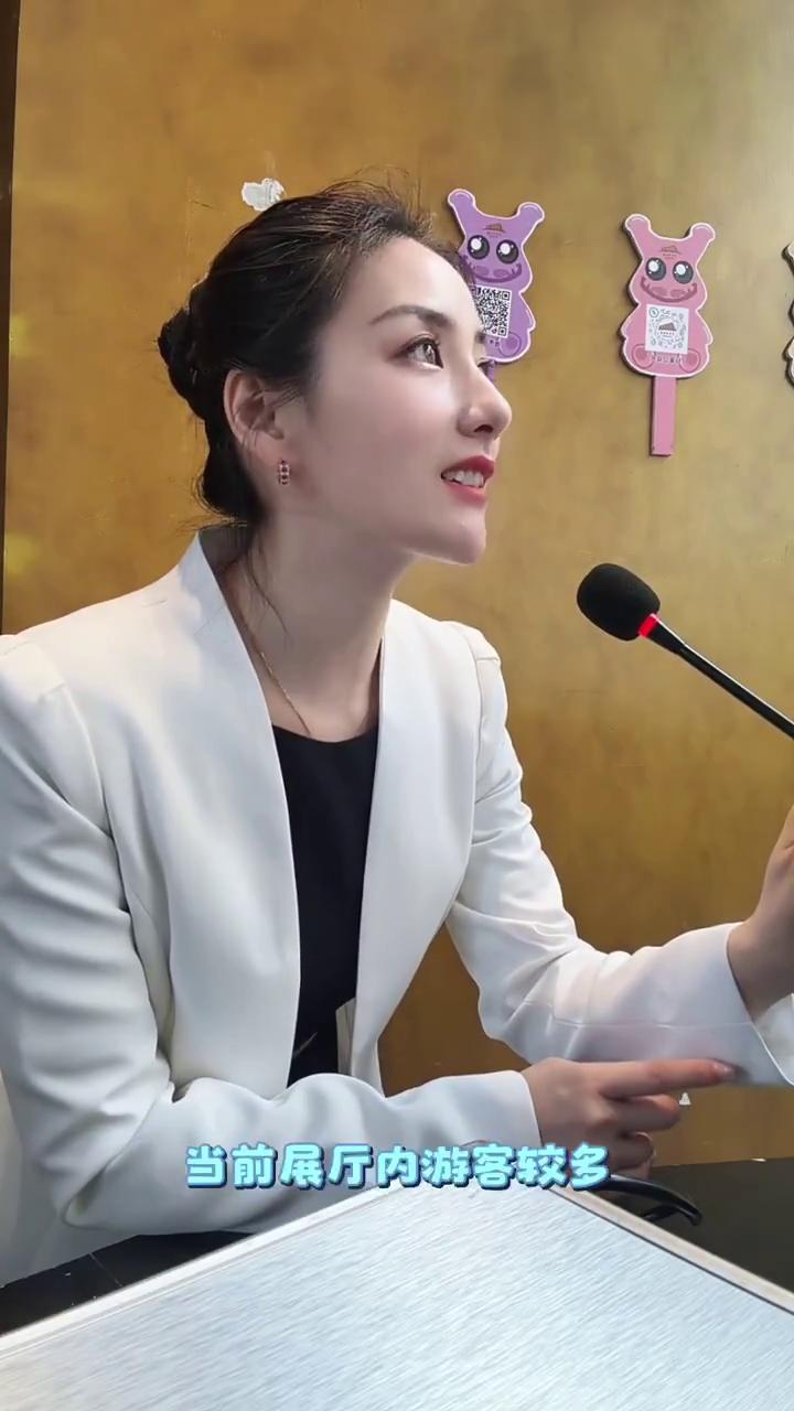 亲爱的游客朋友们大家好！欢迎大家来到阜阳市博物馆参观。当前展厅内游客较多，请参观