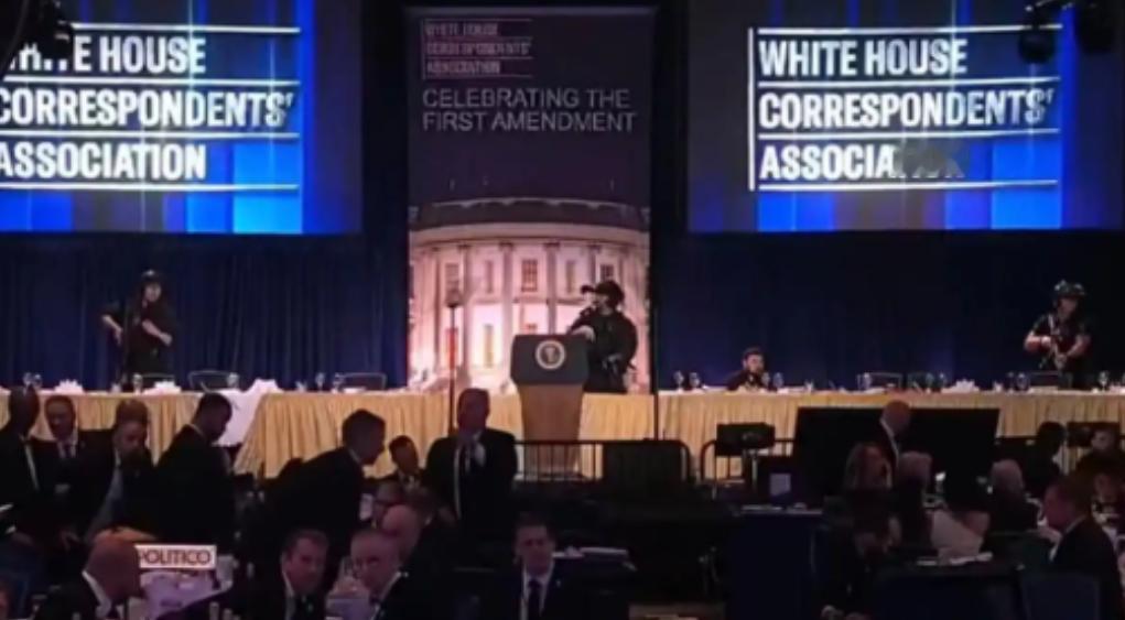 2026年4月25号晚上，华盛顿希尔顿酒店里正办着白宫记者协会的晚宴，总统特朗普