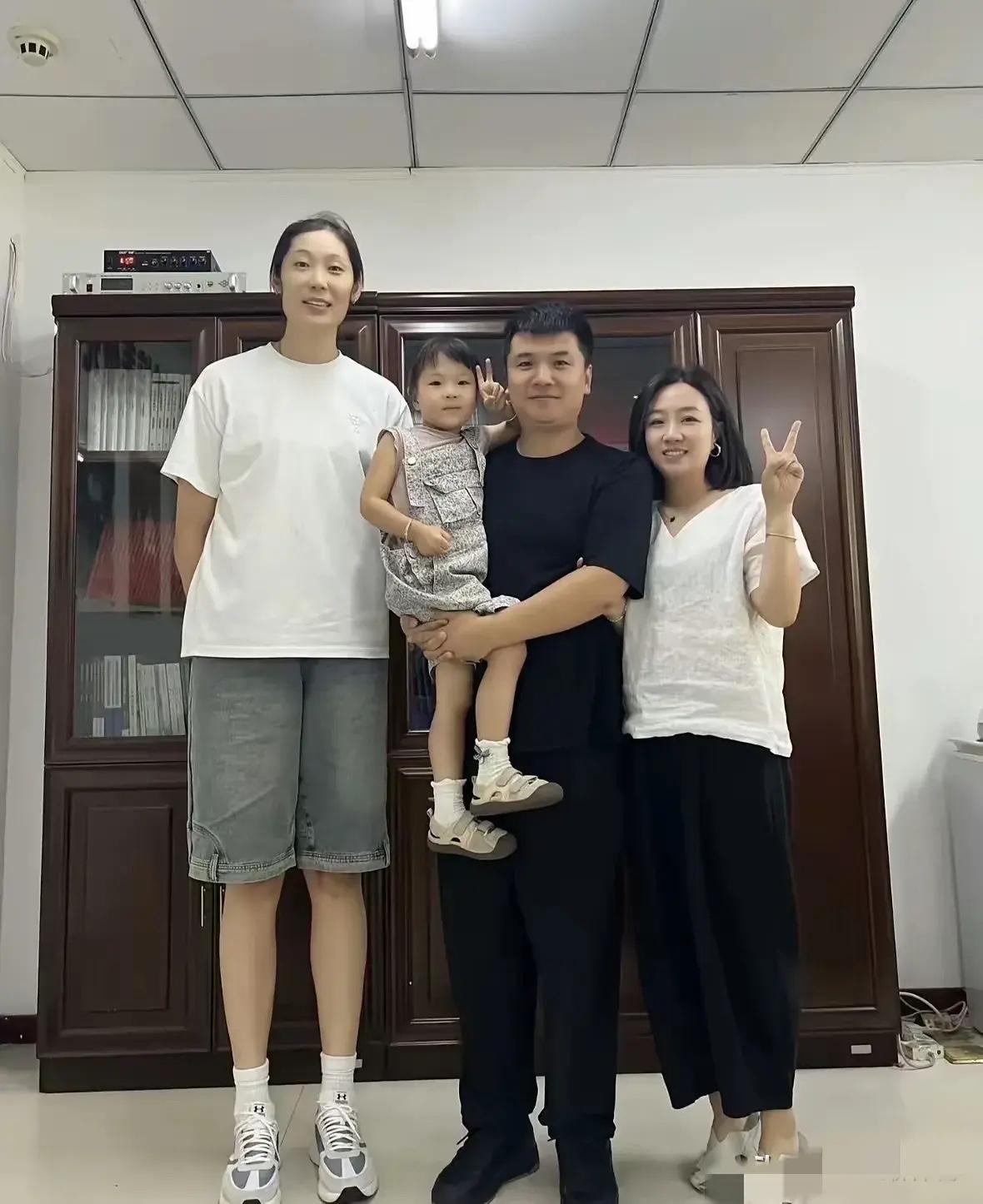 这位女士是谁？身高这么高