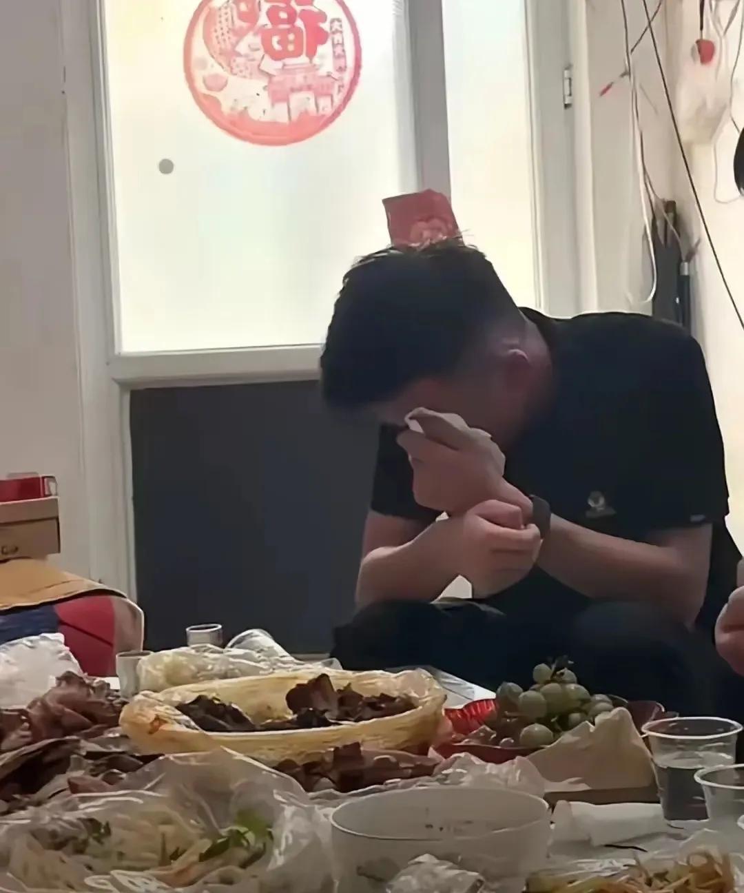 给天下父母一个忠告，女儿找女婿时，千万不要找这几类男孩：

1，别找过于依赖父母