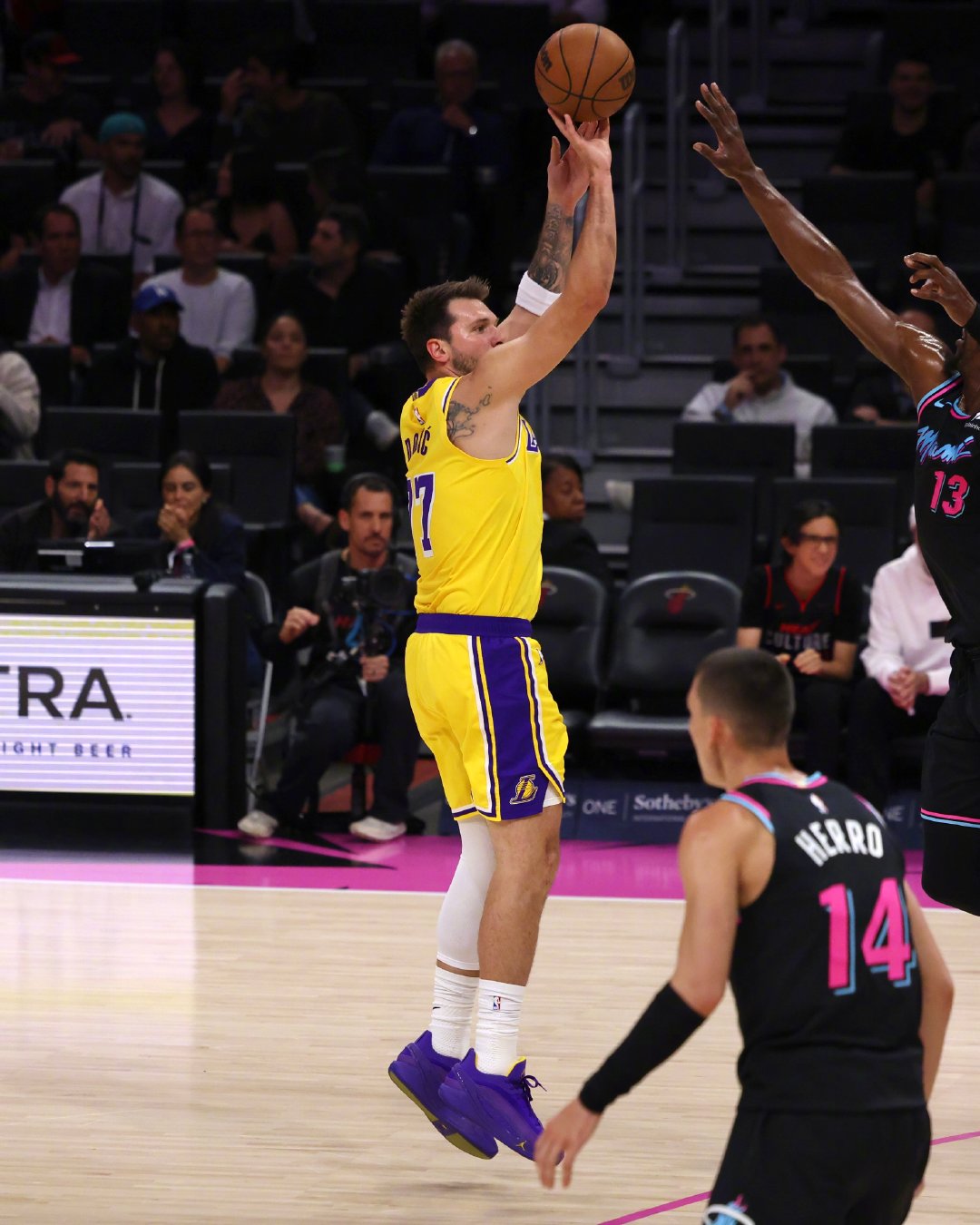 湖人vs热火 | 第一节🔚湖人2️⃣9️⃣ - 4️⃣2️⃣热火湖人国度