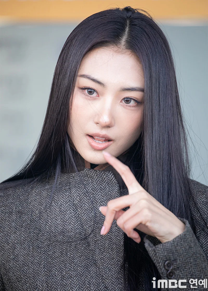 今天出发Prada米兰时装周的Gawon 