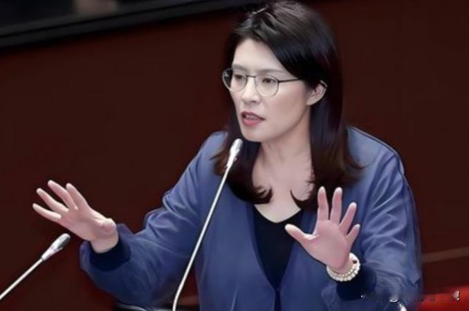 万万没料到，新当选的国民党主席郑丽文，一查才发现她不仅是个“蓝二代”，身上流着那