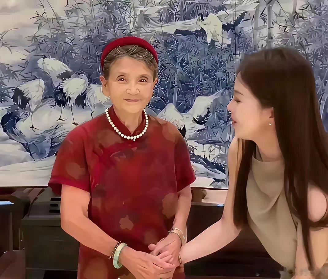 黄圣依离婚是正确的，杨子的妈妈太会装了，你看对儿子新女友有多满意​​​​