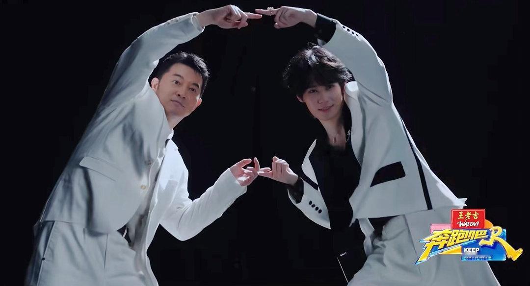 沙溢张真源父子对决奔跑吧 平时录节目父子相称，撕起名牌来谁也不让谁。沙溢和张真源