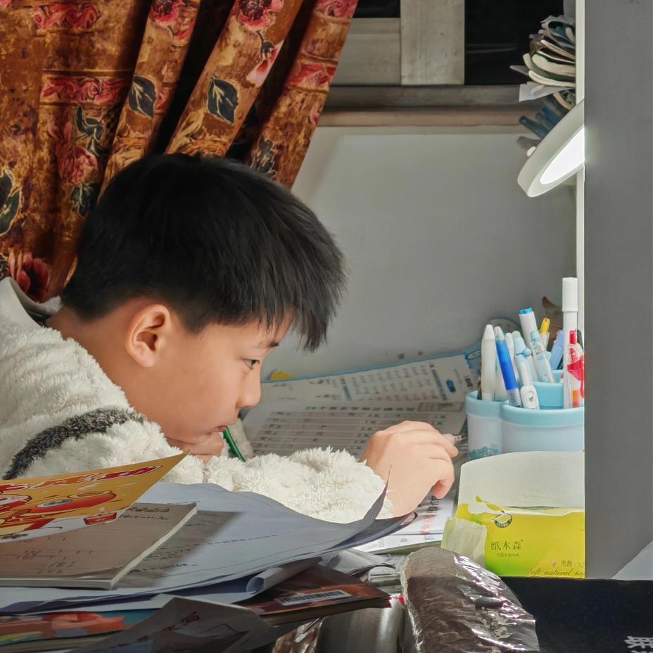 小学生躲不开的“会做但做错”魔咒又来了！
应用题明明懂了，结果总在计算上“翻车”