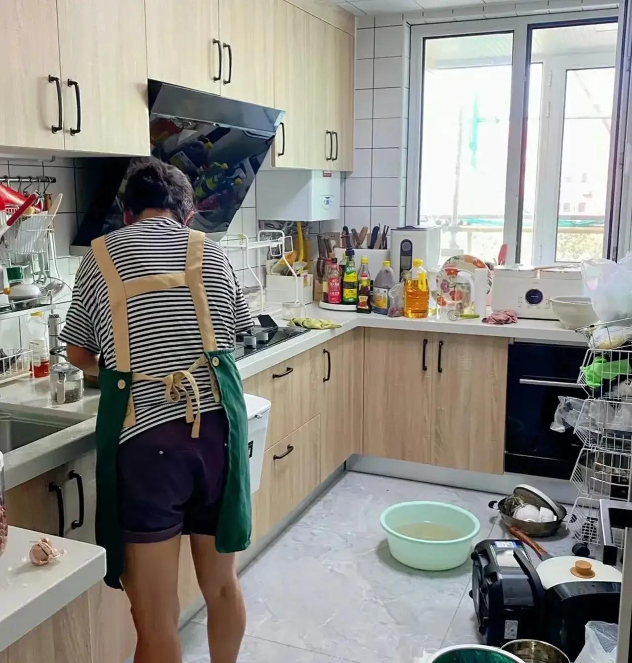 大家都发觉没有？家里面的老母亲好像年纪越大性格就越古怪了！

就是今年国庆节的时