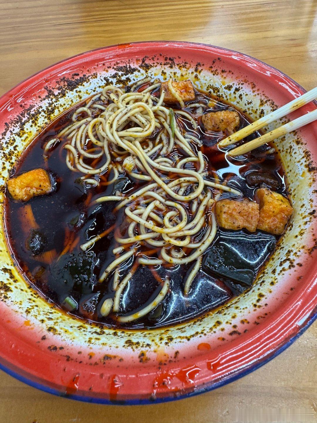 夏天和匡威太适配了🌤️🍜🌿🐱 