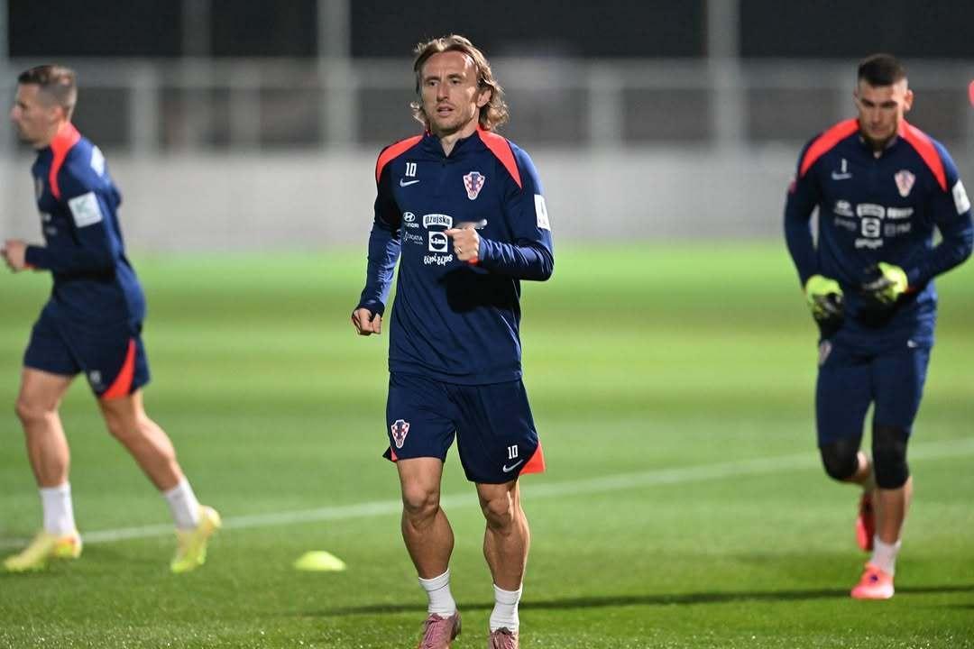 【💪🏻】 ❤️🖤 开启在国家队的工作。