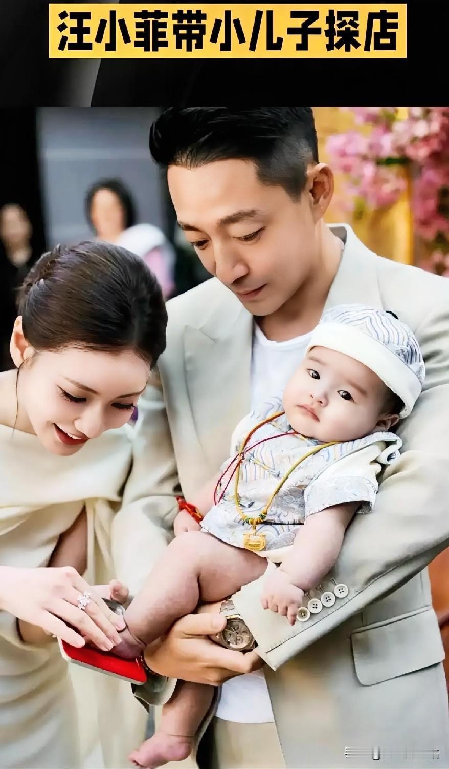 7月26日，汪小菲分享了一家人的晚间日常。晚饭后，他带着马筱梅和五个月大的小儿子