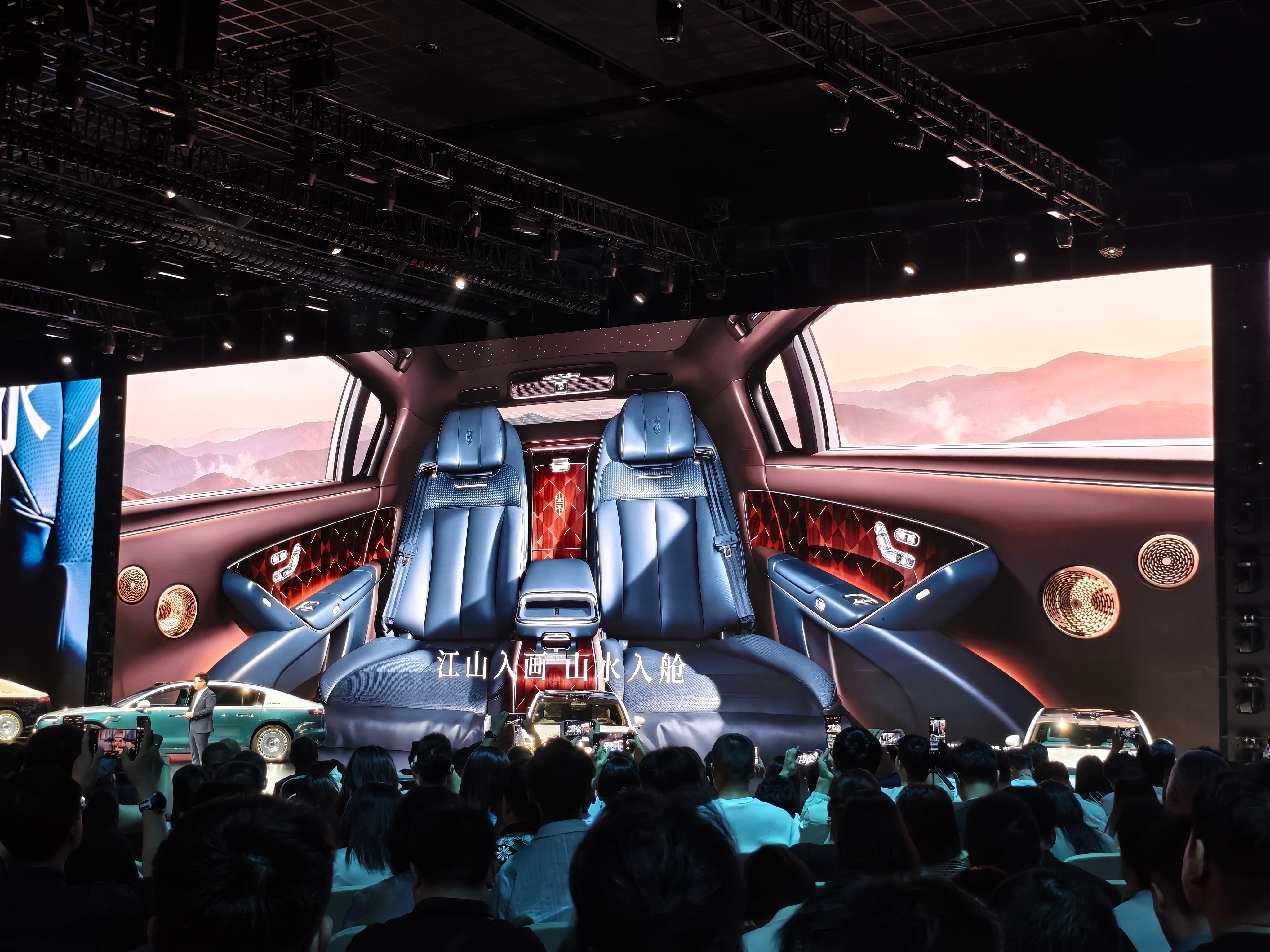 WoC 尊界 S800 Grand Design 方向盘都是真木的，且真木 + 