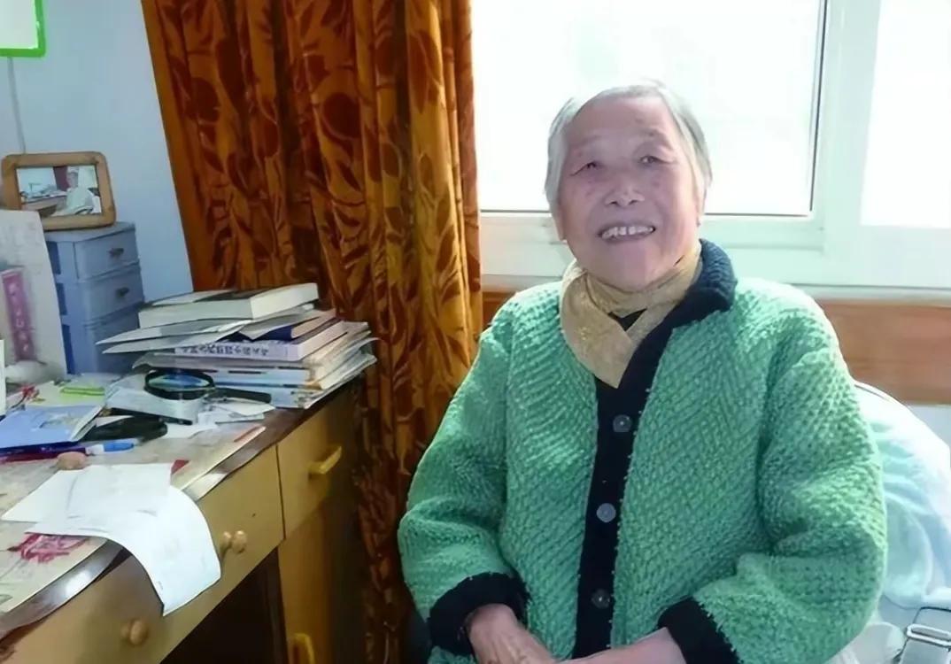 1971年，陕西一农民贪图便宜，娶了小自己10岁不要彩礼但坐过牢女大学生。然而，