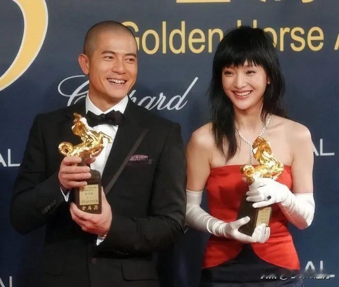 2006年的台湾金马奖红毯
那时候的明星，鲜活又灵动
金马奖大S红毯造型
那一届