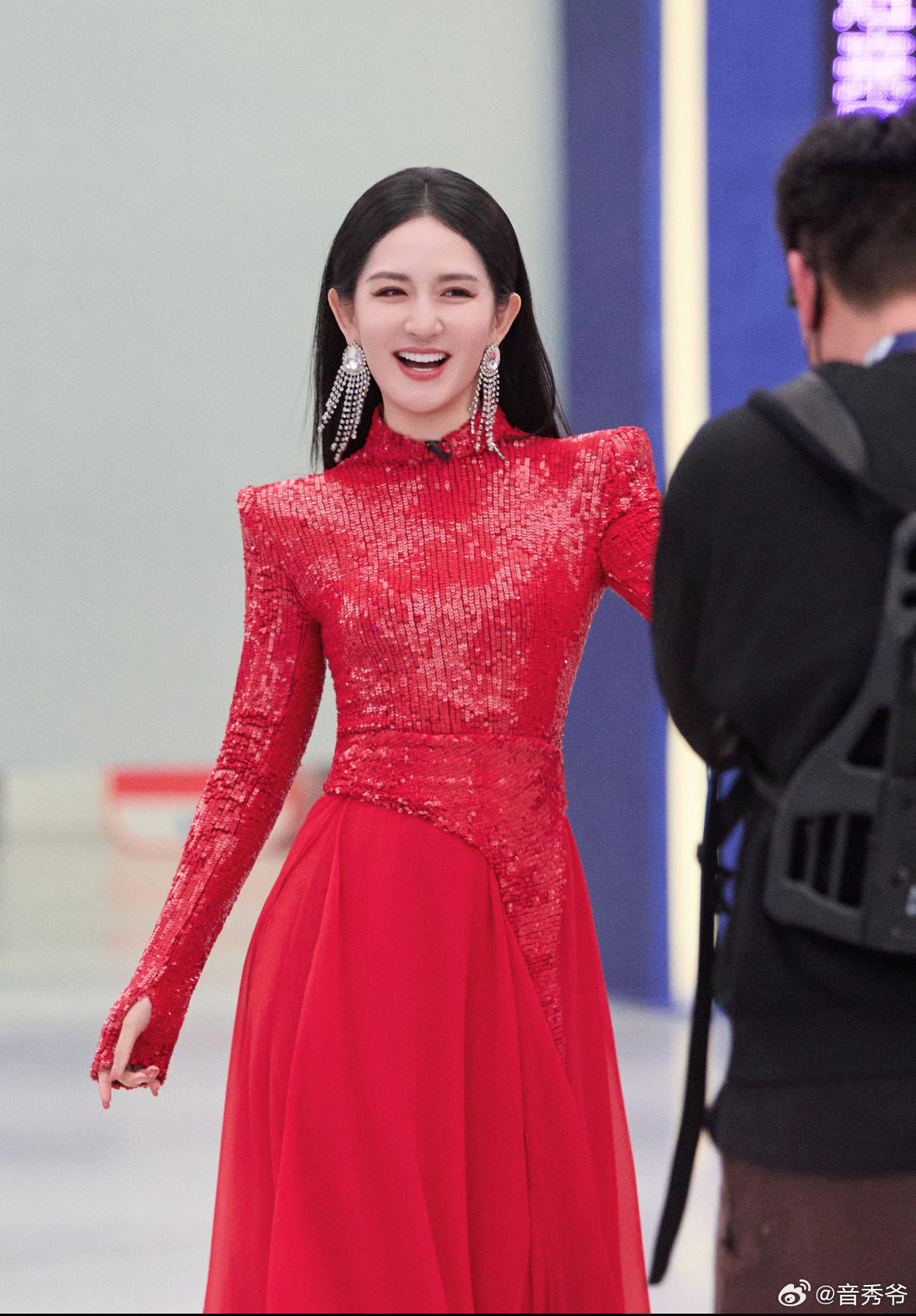 何炅谢娜李维嘉KTV照 看到何炅谢娜李维嘉聚餐的照片，突然就懂了什么叫“朋友是疲