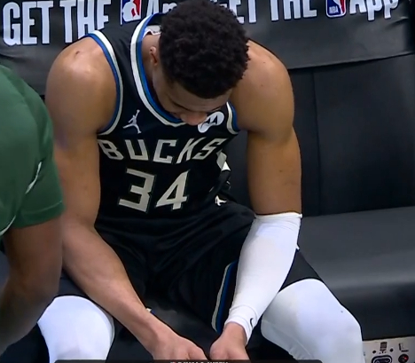 雄鹿又输了 输给了残阵掘金  罗林斯两个三分 无奈库兹马最后超远绝杀未进 