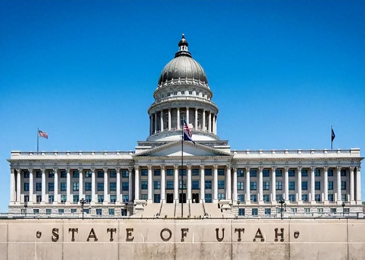 牌打不赢，就直接掀桌子？美国这回恐怕是真急了，竟然想拉着全世界的经济一起陪葬，就