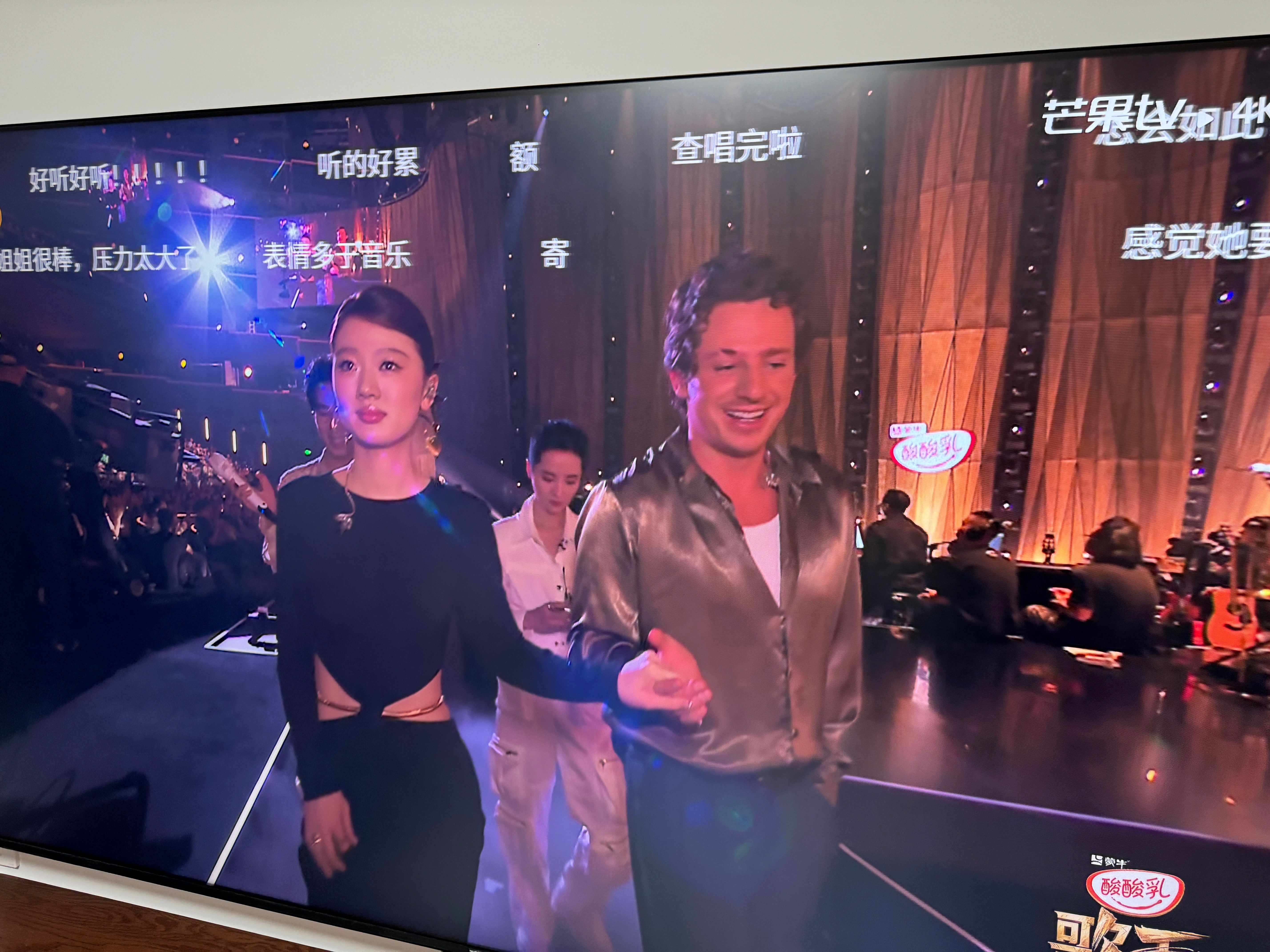 断眉哥好绅士！希望早点听到和纯妹妹的同台演唱[苦涩]歌手直播歌手2025 ​​​
