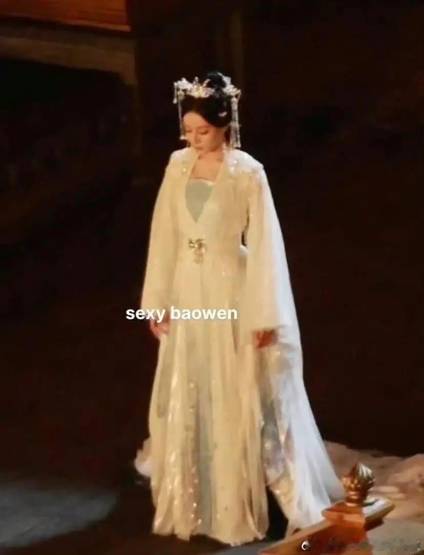 迪丽热巴的妆造甚至不如女配好看…… ​​​