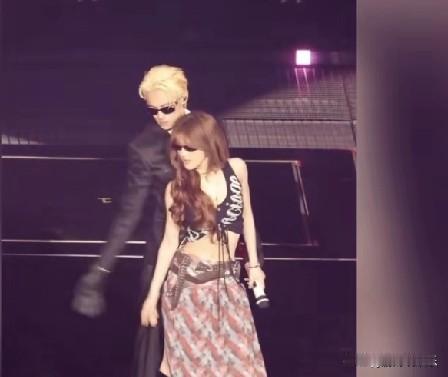 王鹤棣澳门“D.PARTY”燃炸夜：脱衣热舞引爆全场！

1月17日澳门银河综艺