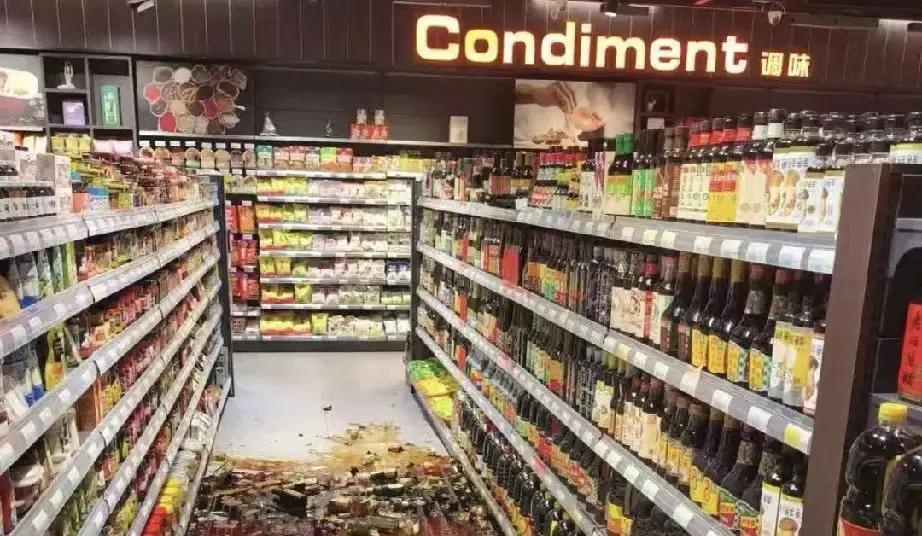 宜宾这一震，真把很多人震清醒了 
以前挑城市，大家先看工资、房价、学校医院，觉得