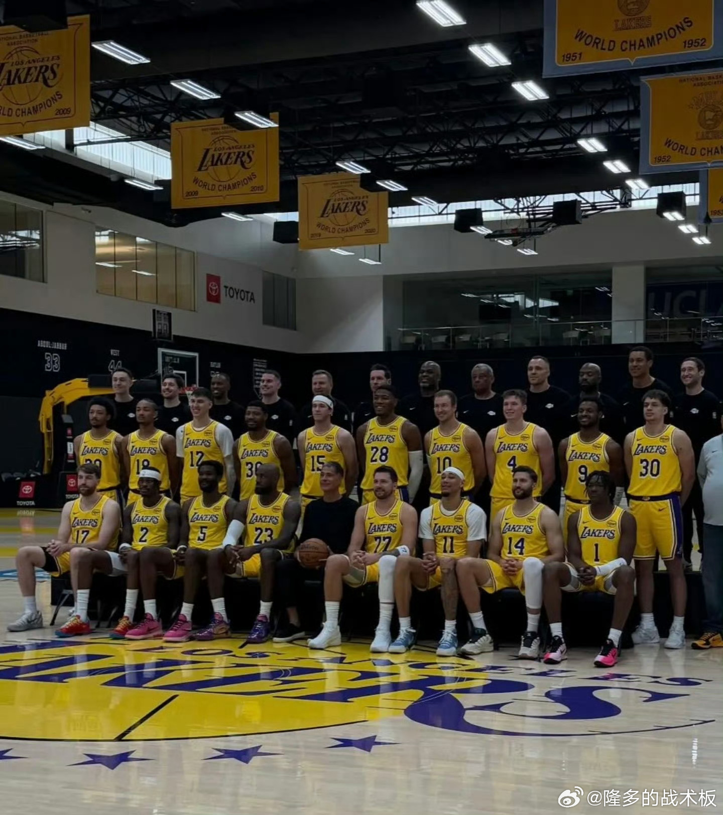 2025-2026湖人全家福👇 