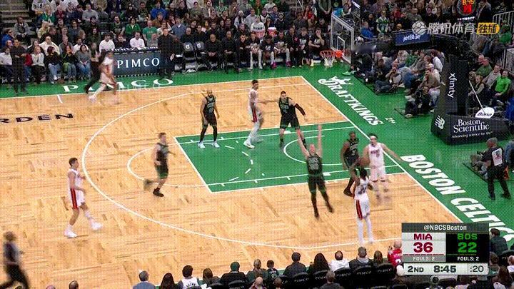 热火球星维金斯真是投疯了！在今天热火客场挑战凯尔特人的比赛中，当时比赛进行到了第