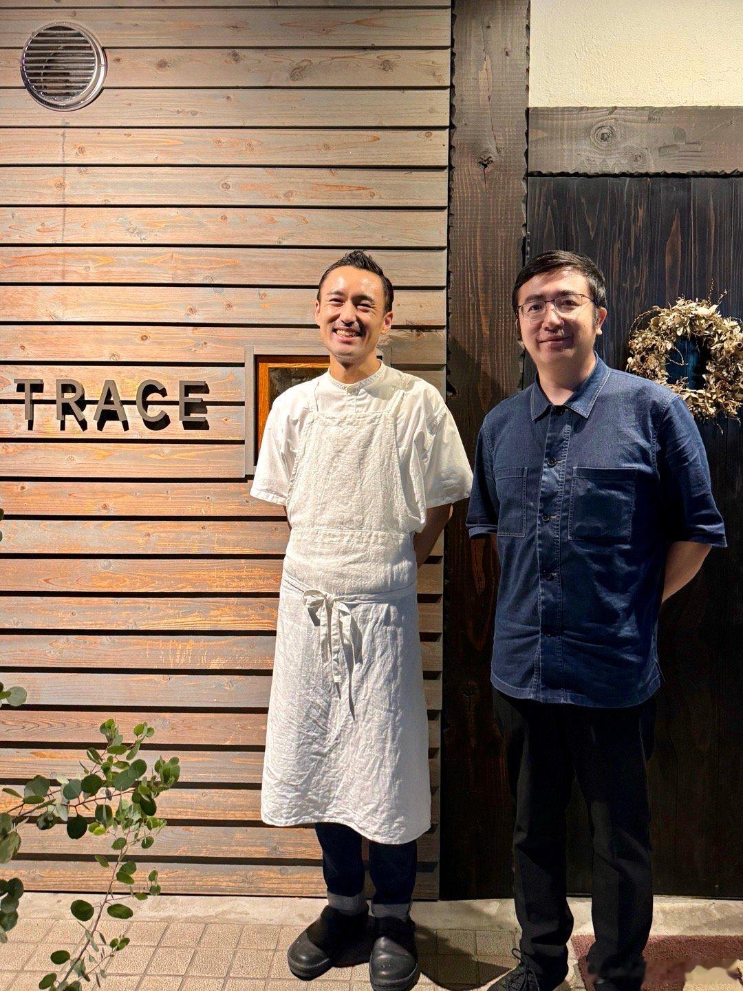 奈良米其林一星法餐，La Trace首先上的叫“大和鸡清汤”，看起来像杯茶，是鲜