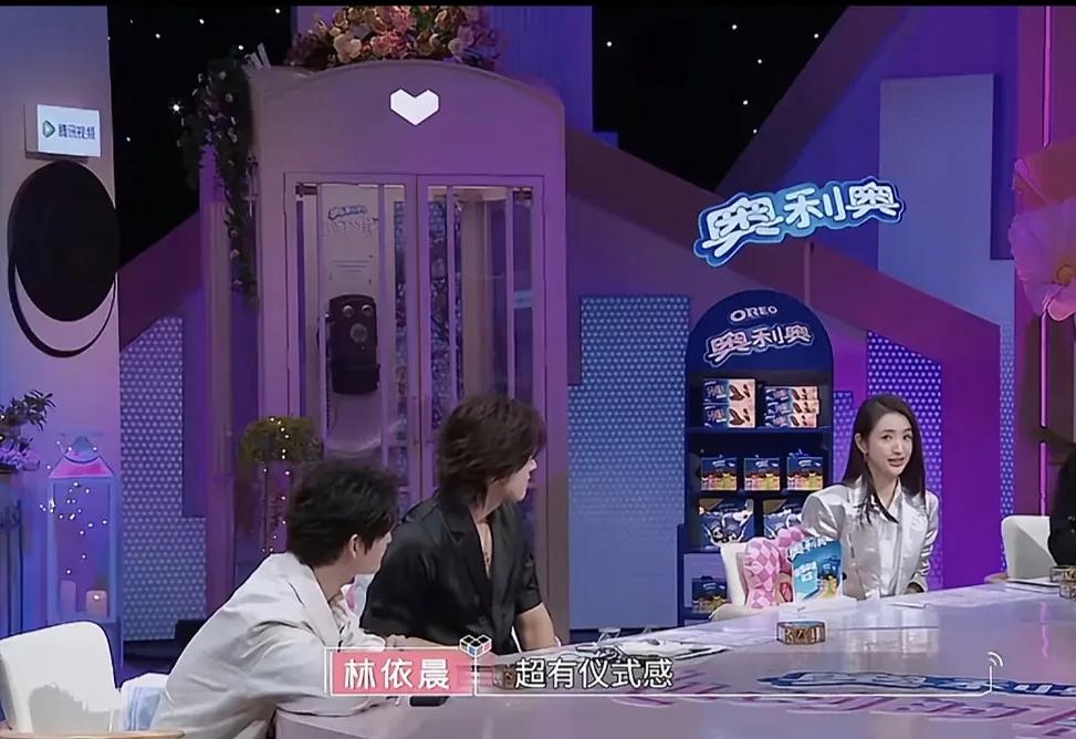杜海涛：“依晨，你当时拍婚纱照的时候，是什么样子” 林依晨：“超有仪式感，我们花