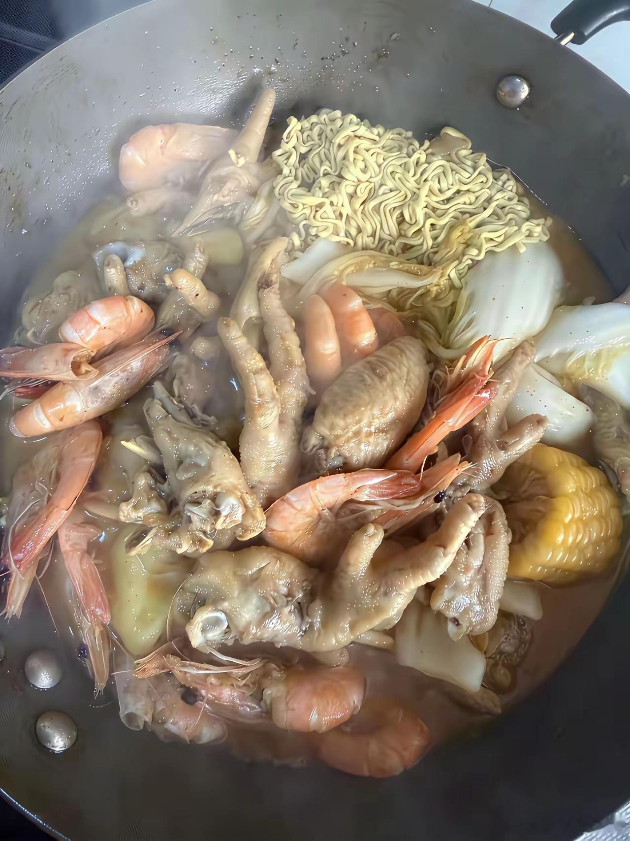 我妈给我老婆做的月子餐，老婆不满意，这看着不是挺丰盛吗？ 