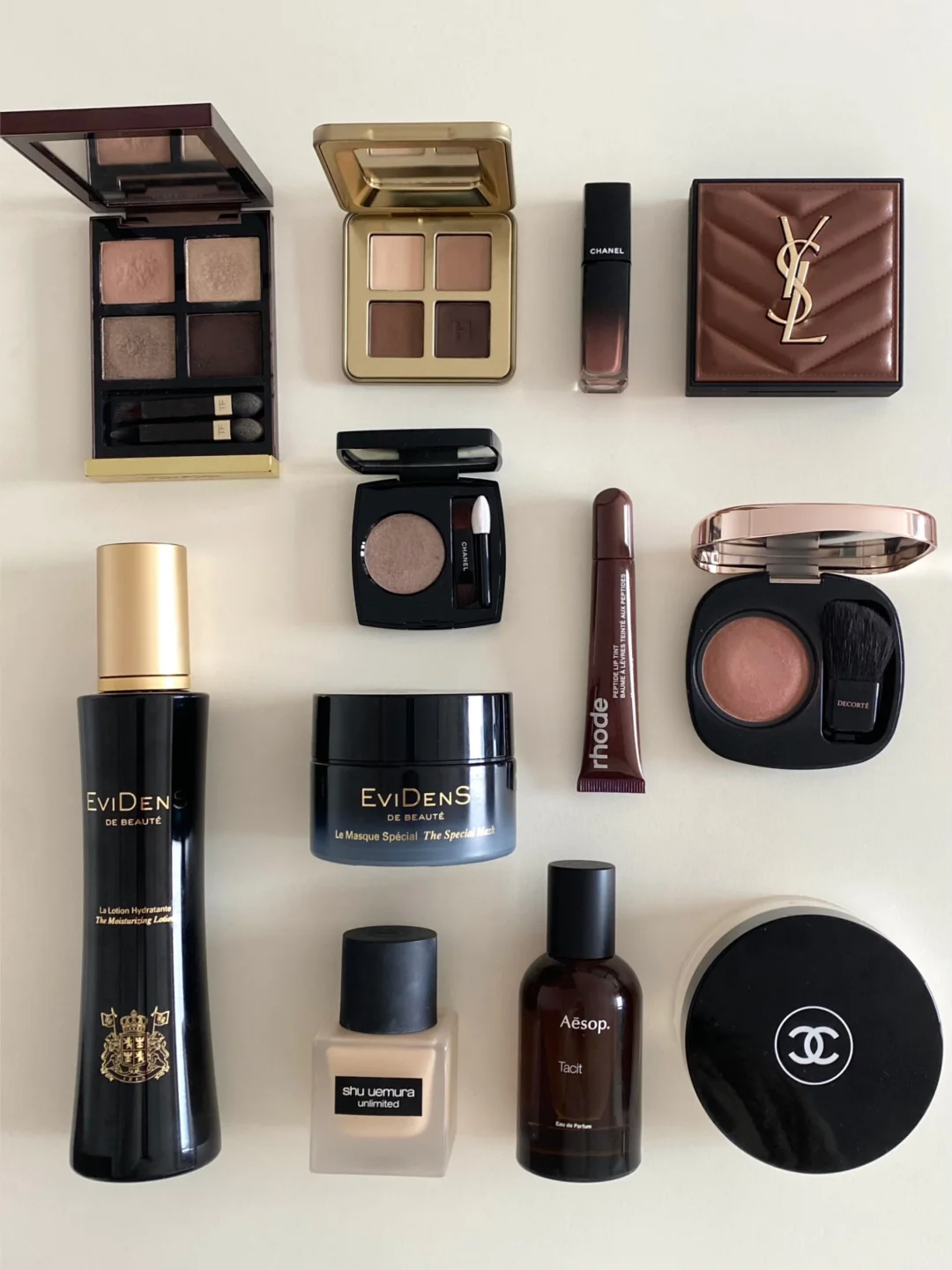 再冷漠的女人底妆服帖了也会笑