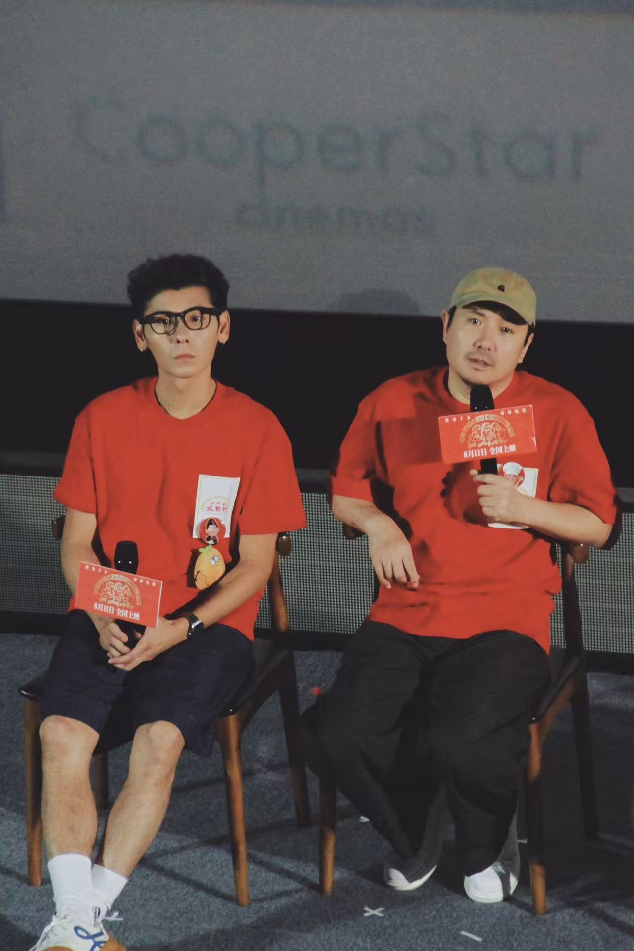 真怕蒋奇明在沈腾身边笑岔气了不靠刻意制造笑点，两人自然的闲聊打趣，就能收获满满的